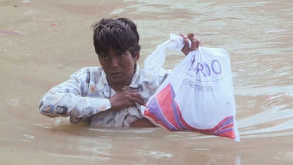 Flood Alert Ganga flowing 40 cm above warning point for second time in varanasi crossing danger mark