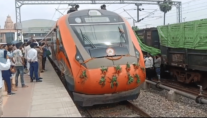 Ayodhya: Ramnagari gets a big gift, now another Vande Bharat Express will run from Ayodhya to Varanasi