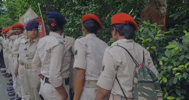 Bihar News: जदयू के कार्यालय का शिक्षक भर्ती के अभ्यार्थियों ने किया घेराव, उम्र में छूट देने की उठाई मांग