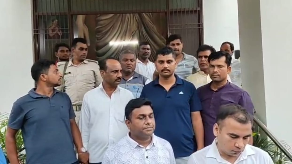 Bihar : Surveillance team arrested BEO Revenue Officer Industry Center official bhojpur khagaria madhubani