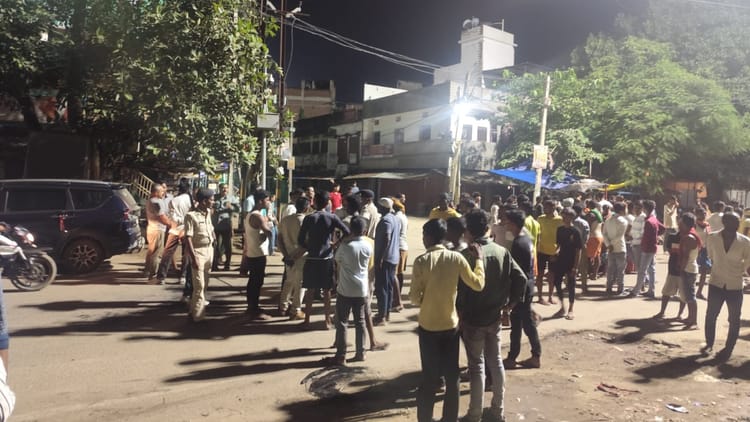 Bihar : महिला की मौत से गुस्साये ग्रामीणों ने सड़क जामकर किया हंगामा, बाइक की टक्कर से घायल महिला की हुई थी मौत