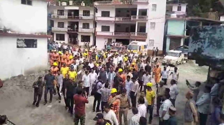 Uttarkashi: यमुना का जलस्तर बढ़ा स्यानाचट्टी में झील के मुहाने पर नहीं पहुंची मशीन, मौके पर पहुंचे सीएम धामी