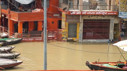 Flood Alert Ganga flowing 40 cm above warning point for second time in varanasi crossing danger mark