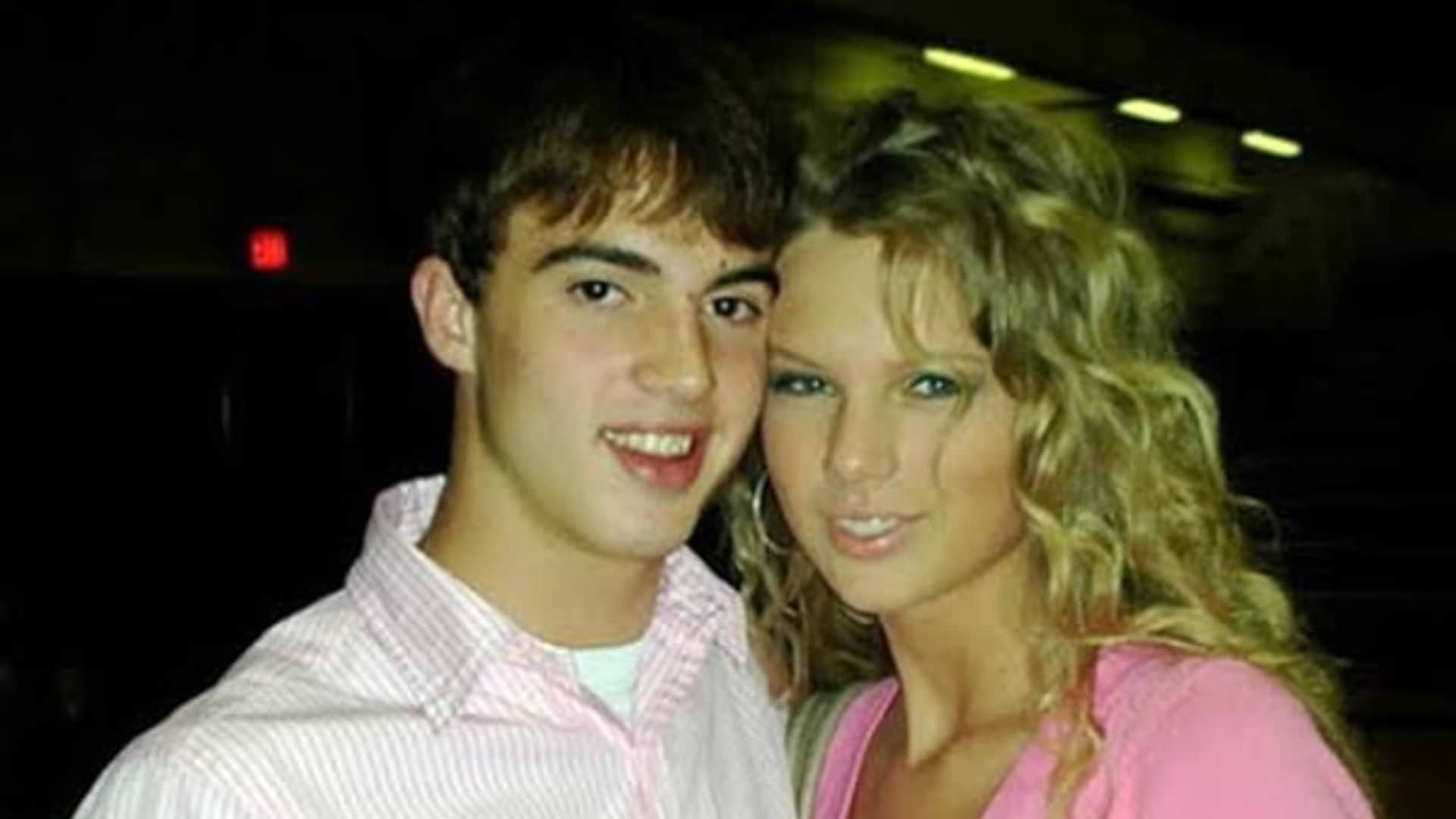 taylor swift travis kelce engagement list of ex boyfriends singer musician