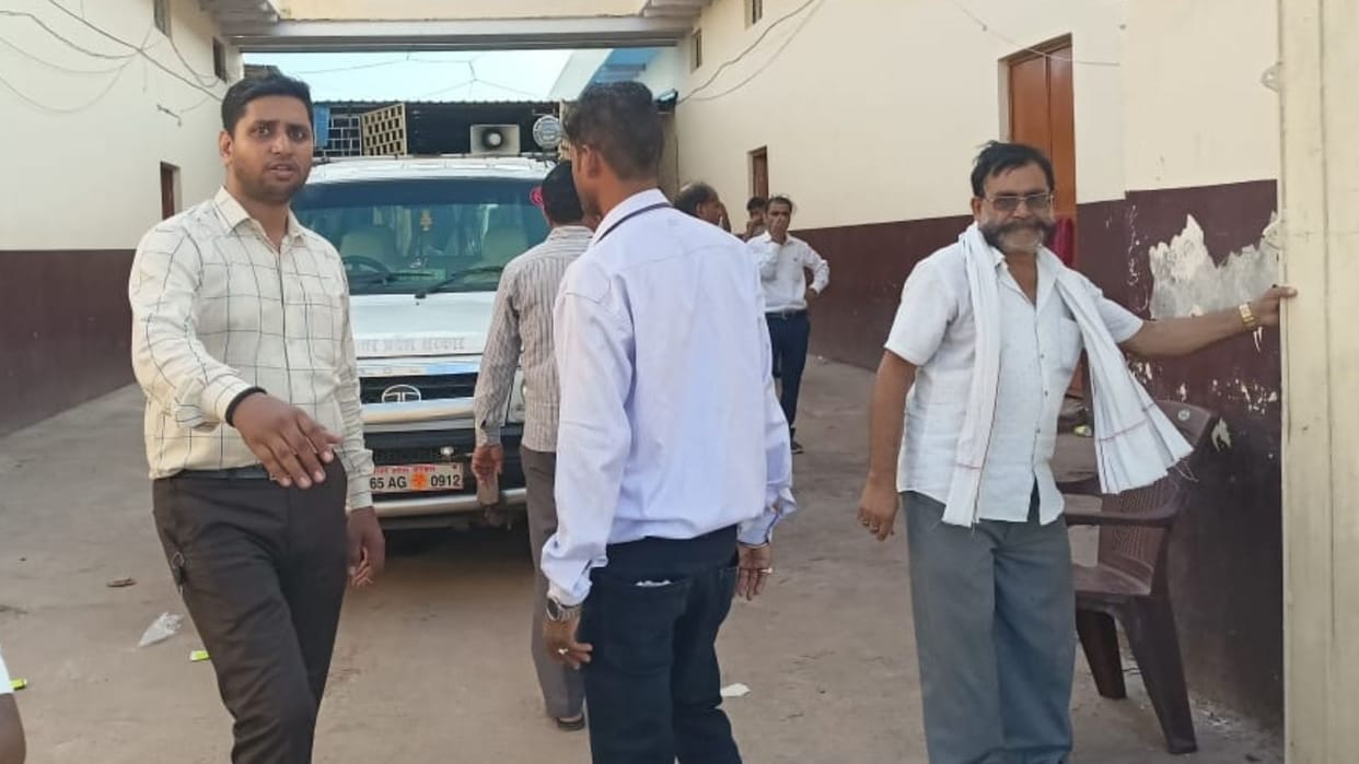 Varanasi News SGST raids gutkha factory investigation underway into tax evasion worth crores employees flee