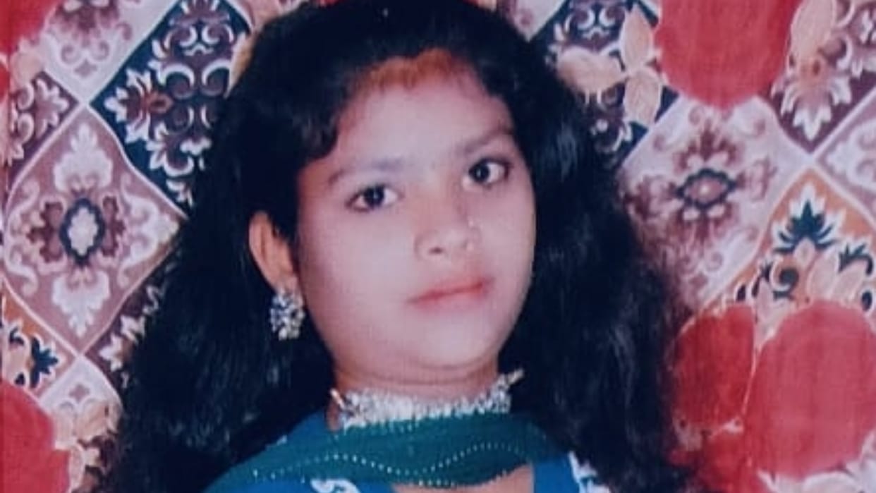 girl committed suicide by hanging herself after fiance deny marriage in Bareilly