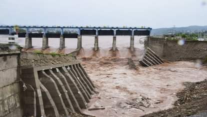 Jammu and Kashmir Weather live updates Cloudburst Massive landslide in doda check updates in Hindi