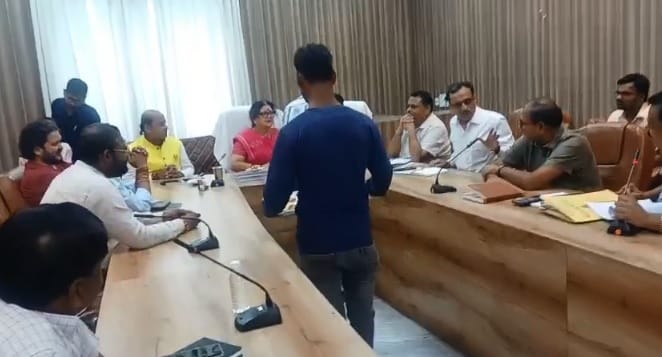 Kanpur Meeting in Municipal Corporation regarding cleaning of canals Mayor gave instructions