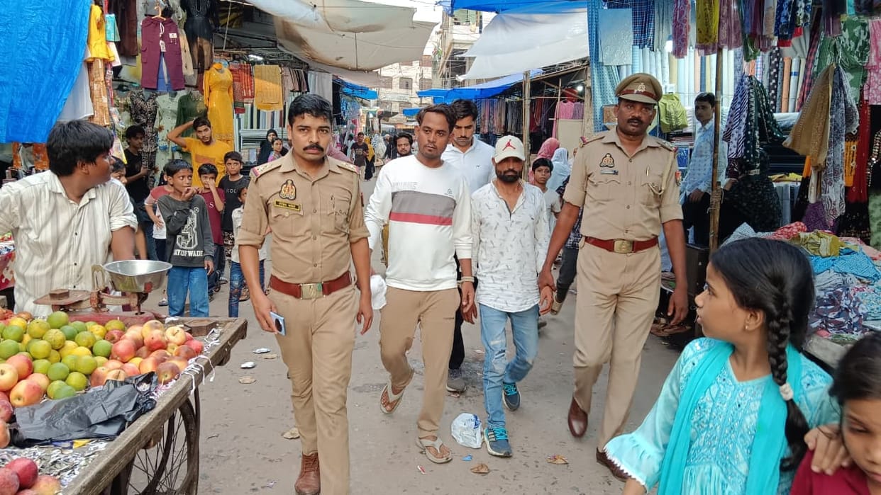 Kanpur Police took out a procession of gangsters Masoom and Nadeem Ahmed both were arrested for gambling