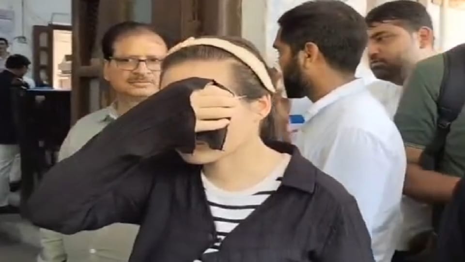 Meerut: Two arrested including Chinese woman in GST evasion of Rs 9 crore, kept hiding face in court