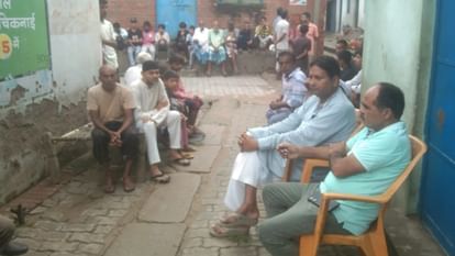 Father Could Not Buy Mobile For Daughter Due To Financial Crisis Daughter  Commits Suicide In Kaushmabi - Amar Ujala Hindi News Live - यूपी से मार्मिक  खबर:आर्थिक तंगी की वजह से बाप