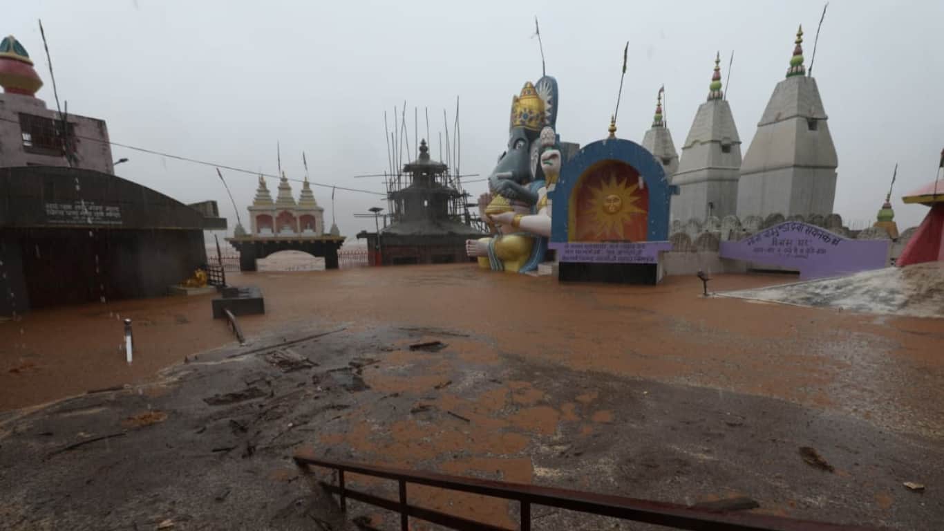 Due to heavy rains in Jammu and Kashmir disaster everywhere