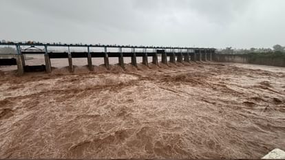 Weather havoc in Jammu and Kashmir, flood-like situation in Srinagar, Jhelum in spate