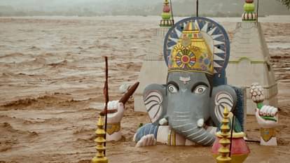 Jammu kashmir vaishno devi yatra route landslides katra many died heavy rainfall alert see photos