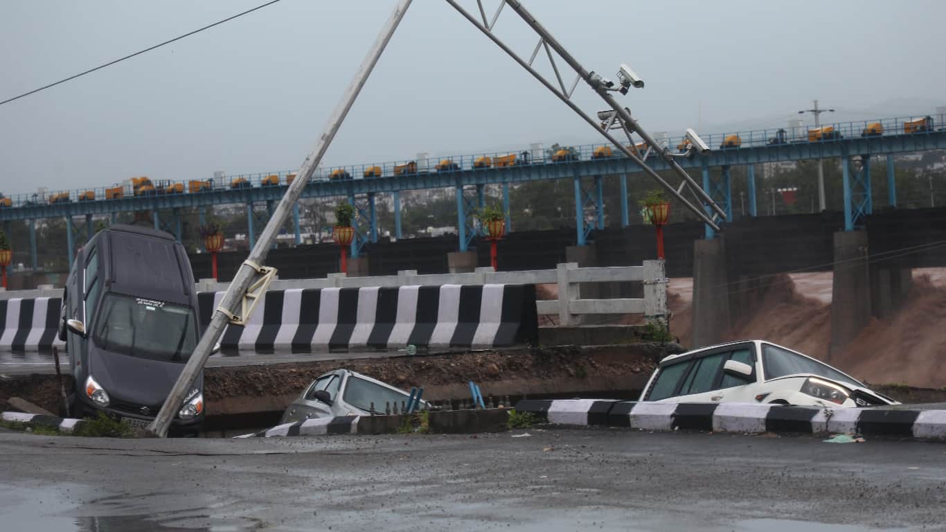 Due to heavy rains in Jammu and Kashmir disaster everywhere