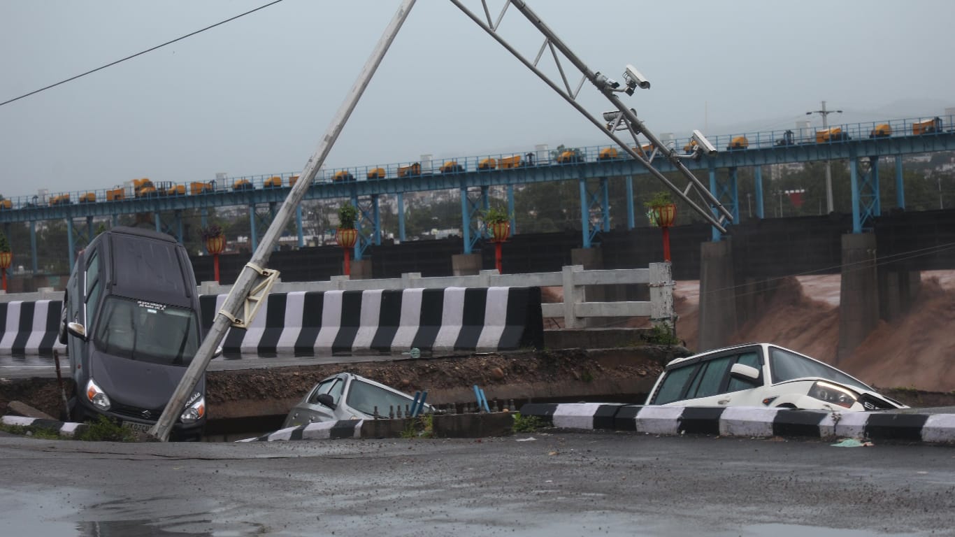Due to heavy rains in Jammu and Kashmir disaster everywhere