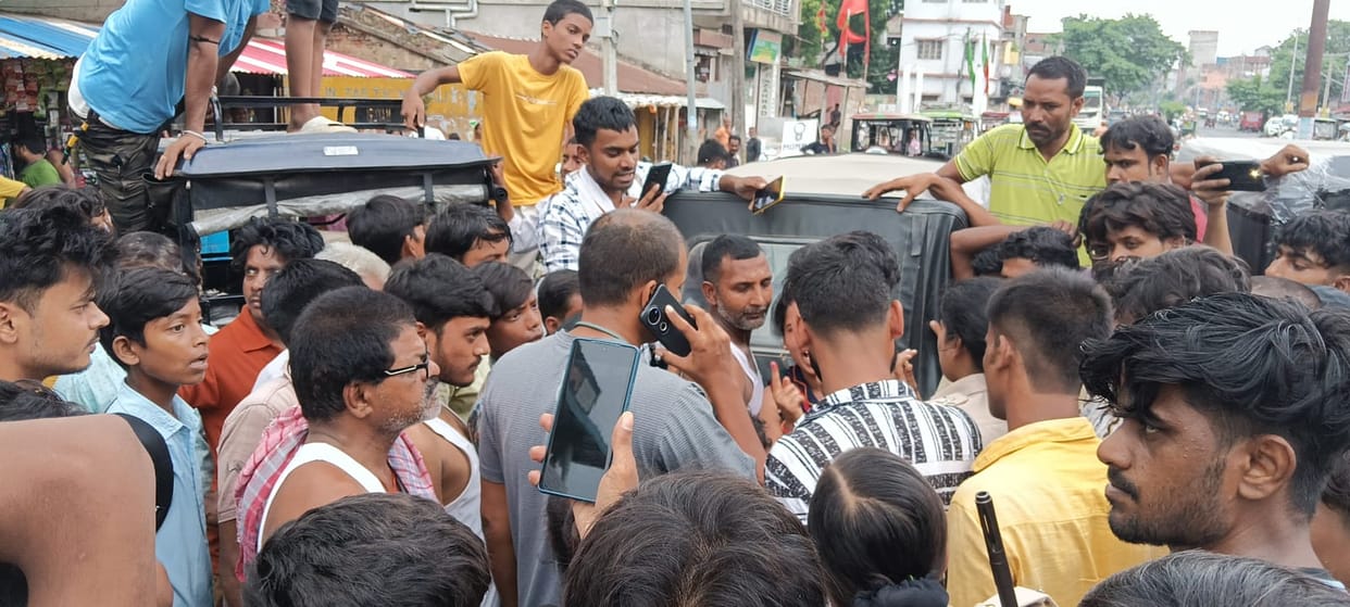 Bihar News: Hooliganism by hotel operator in Purnea Toto driver beaten in public