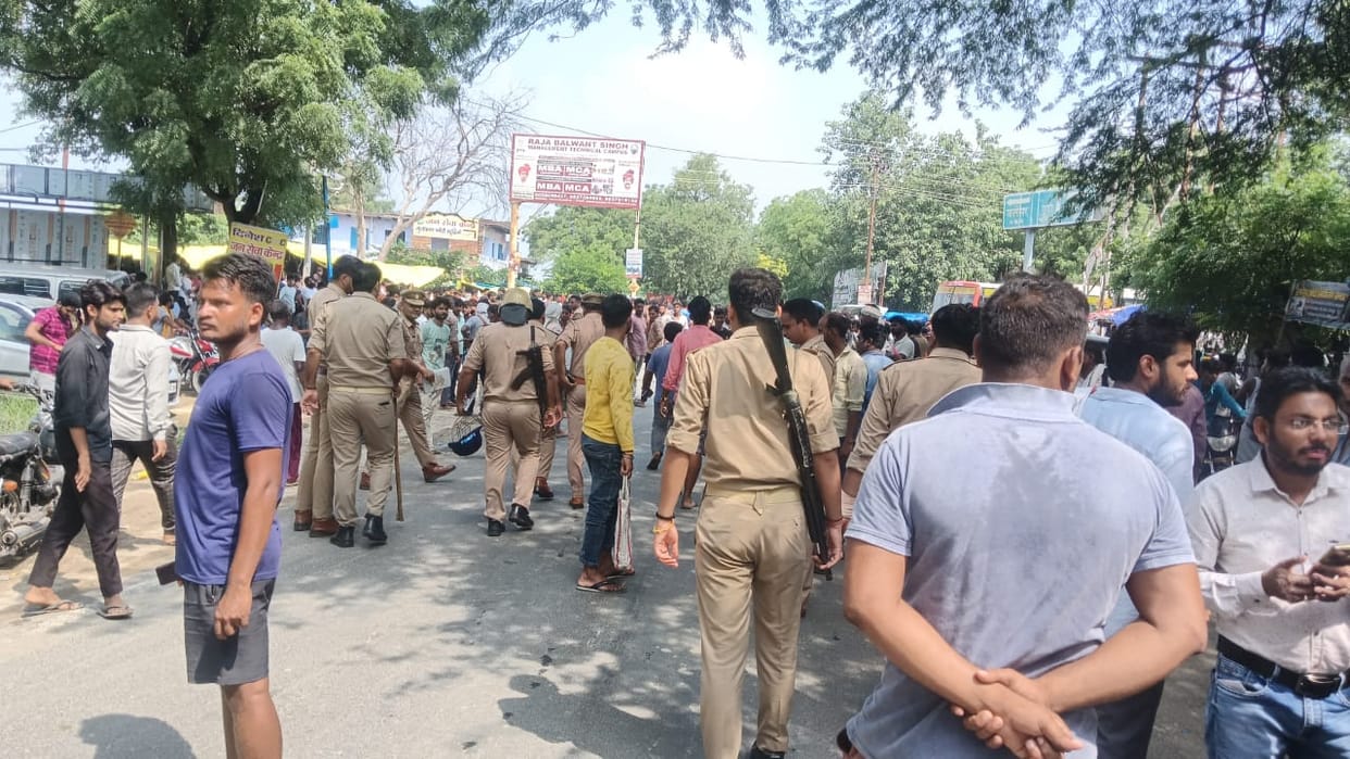 12 year old girl murdered in Firozabad family members angry created ruckus by blocking the road