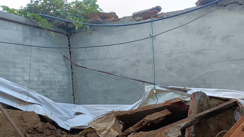 Four injured in house collapse in Fatehabad