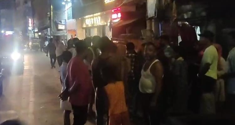 Bihar: आपसी विवाद में दो परिवारों के बीच झड़प, चाचा पर भतीजे ने किया हंसिया से हमला, एक गंभीर घायल