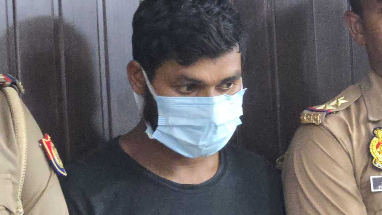 Varanasi police arrested accused for stealing two and half year old child