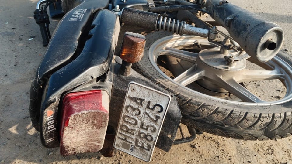 Accident in Panchkula High speed bike collides with school bus
