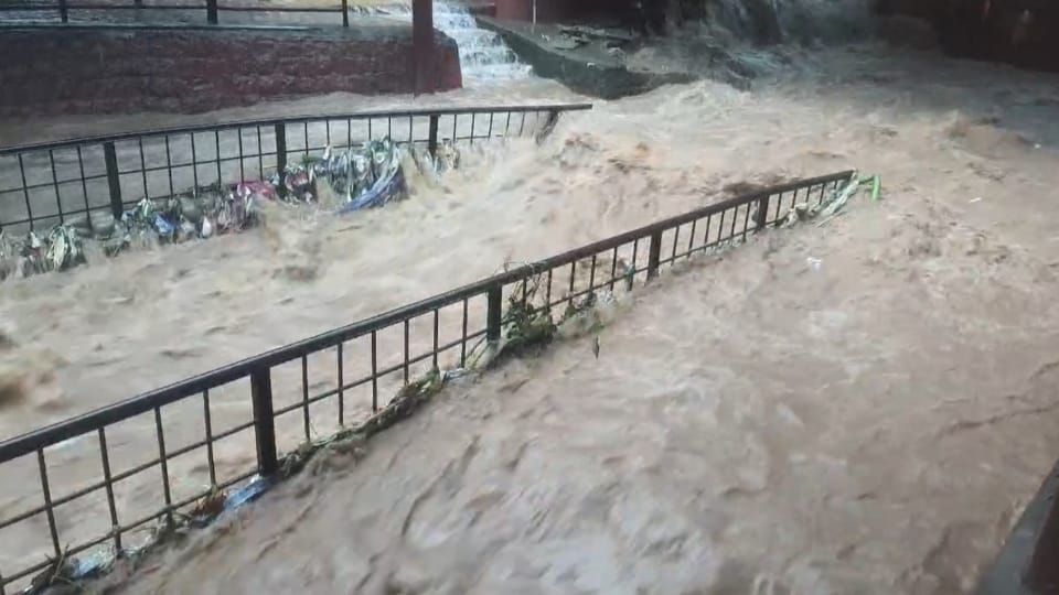Due to heavy rains in Jammu and Kashmir disaster everywhere