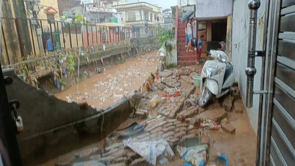 Rain wreaks havoc in Jammu Rajeev Colony submerged due to Tawi floods, families forced to leave their houses