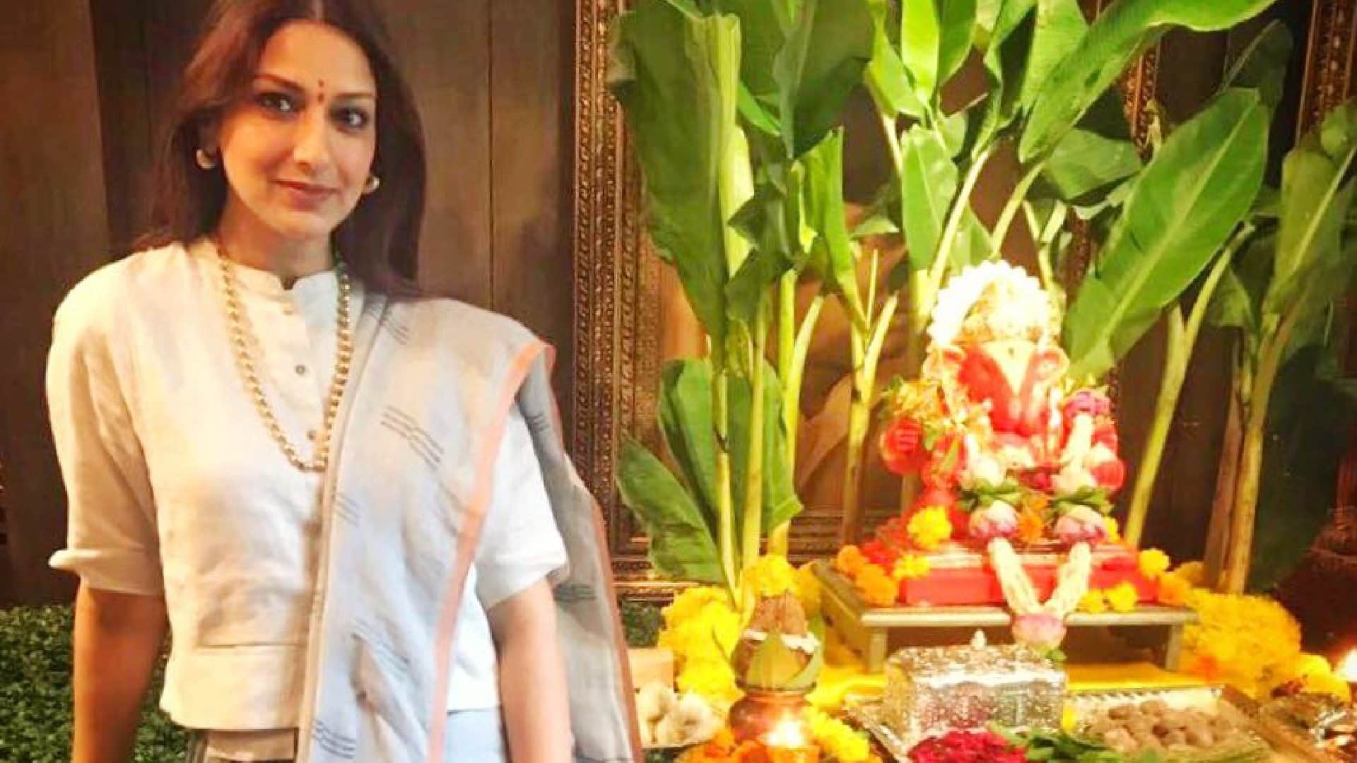 Ganesh Chaturthi 2025Bollywood Celebs Who Celebrate Ganpati Puja Salman Khan Ananya Pandey Sara Ali Khan