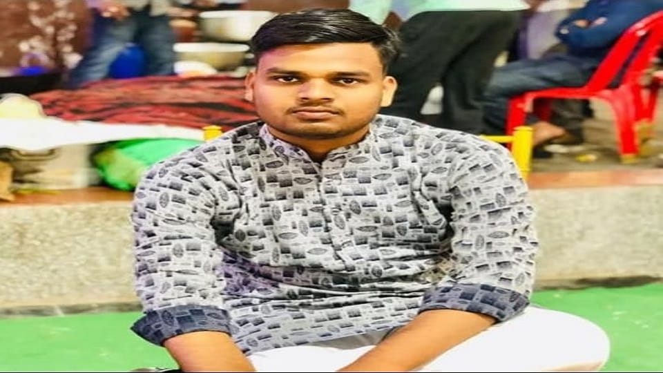 youth from Agra who went to Vaishno Devi with four friends was swept away in landslide