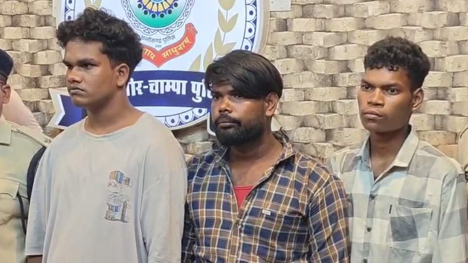 तीन आरोपी गिरफ्तार