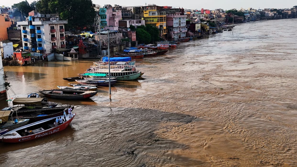 Flood Alert Ganga flowing 40 cm above warning point for second time in varanasi crossing danger mark
