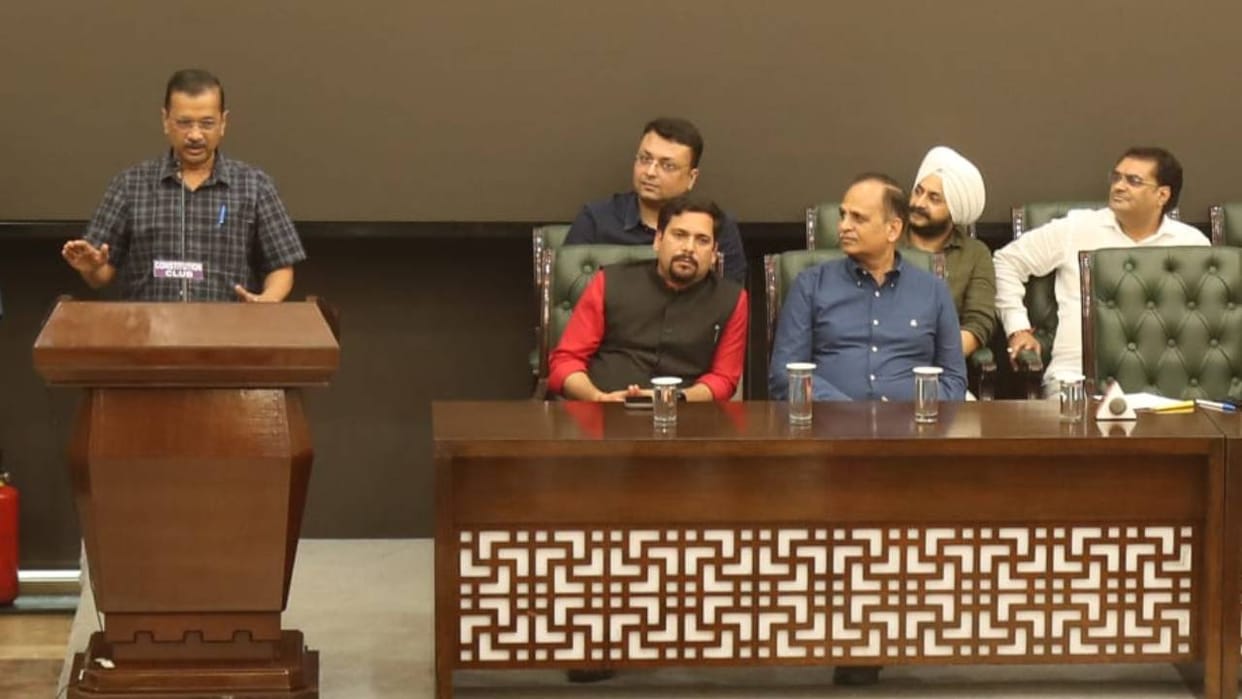 aap National Convenor Arvind Kejriwal fiercely attacked Congress in delhi
