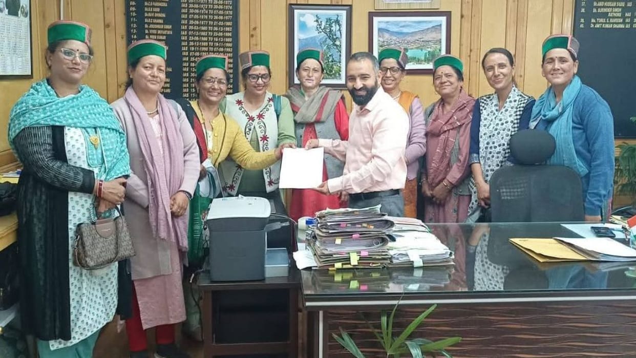 Himachal Women of Kinnaur angry over objectionable comments on polyandry practice submitted memorandum to DC