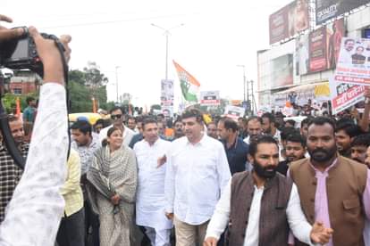 भोपाल में कांग्रेस का पैदल मार्च