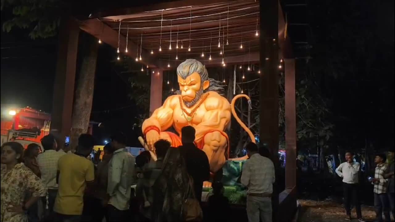 Pandal of Katghora Ke Raja is 111 feet high