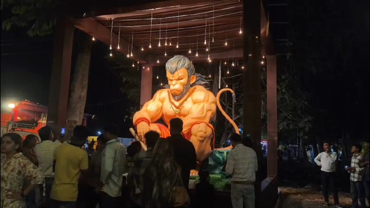 Pandal of Katghora Ke Raja is 111 feet high
