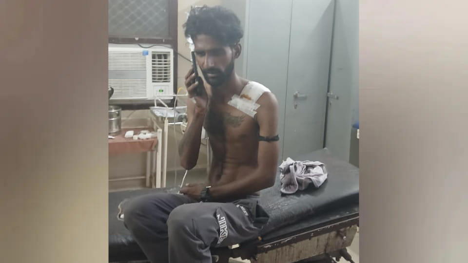 A Kanpur youth was shot by miscreants at Gorakhpur boating, the youth had come to take his wife news in hindi