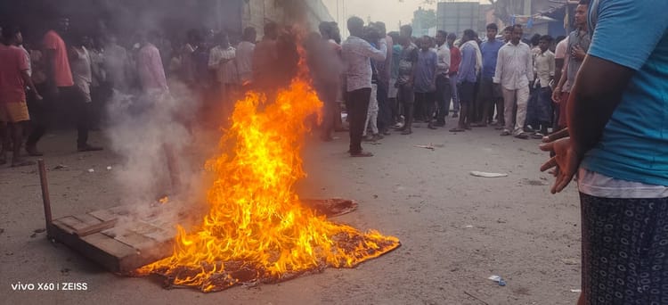 Bihar Accident: पूर्णिया में सड़क हादसे में 12 वर्षीय छात्र की मौत, आक्रोशित ग्रामीणों ने किया सड़क जाम-आगजनी