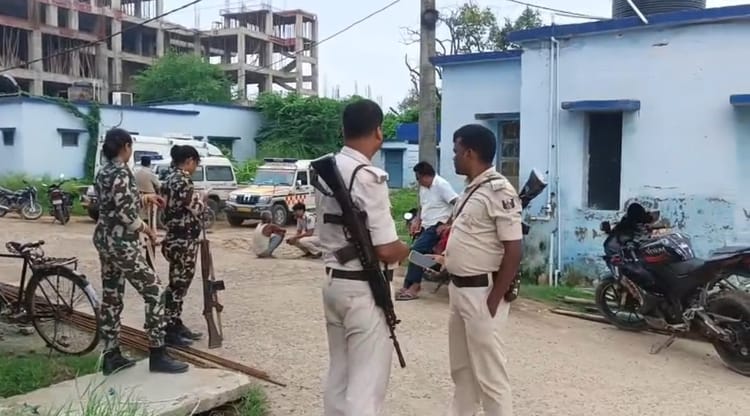 Bihar News: बगीचे में युवक  का शव फंदे से झूलता मिला, पुलिस जांच में जुटी; इलाके में फैली सनसनी