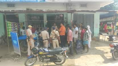 घटनास्थल पर पहुंची पुलिस