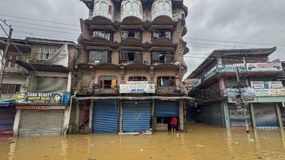 Weather havoc in Jammu and Kashmir, flood-like situation in Srinagar, Jhelum in spate