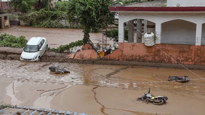 Weather havoc in Jammu and Kashmir, flood-like situation in Srinagar, Jhelum in spate