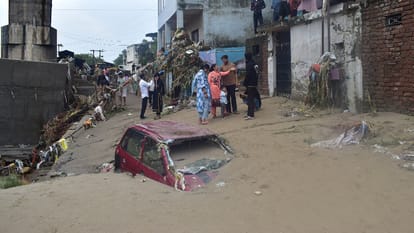 Weather havoc in Jammu and Kashmir, flood-like situation in Srinagar, Jhelum in spate