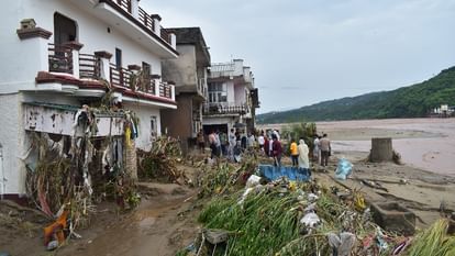 Weather havoc in Jammu and Kashmir, flood-like situation in Srinagar, Jhelum in spate