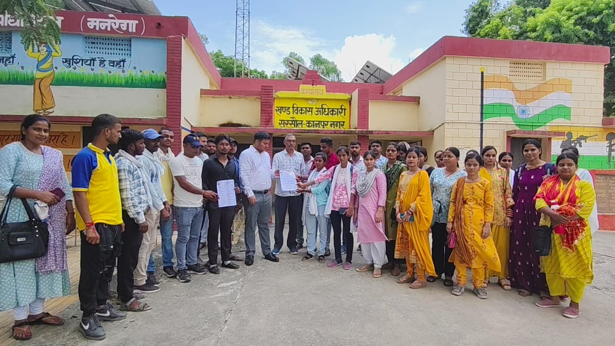 Kanpur Panchayat assistants distanced themselves from digital crop survey saying there are no resources
