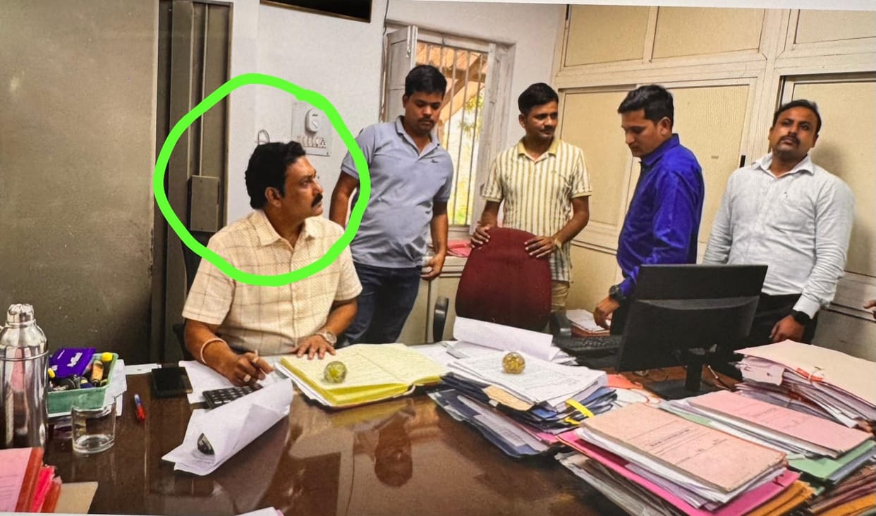 MP News: Lokayukta caught PWD's senior accountant taking bribe, was demanding money to return contractor's FD