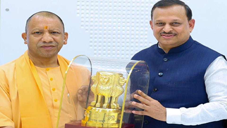 Kanpur: MP Ramesh Awasthi met the Chief Minister and discussed the development of the city