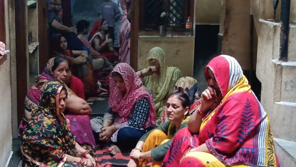Meerut: Neera's body came from Jammu, family members cried bitterly, two sisters died in landslide in Katra
