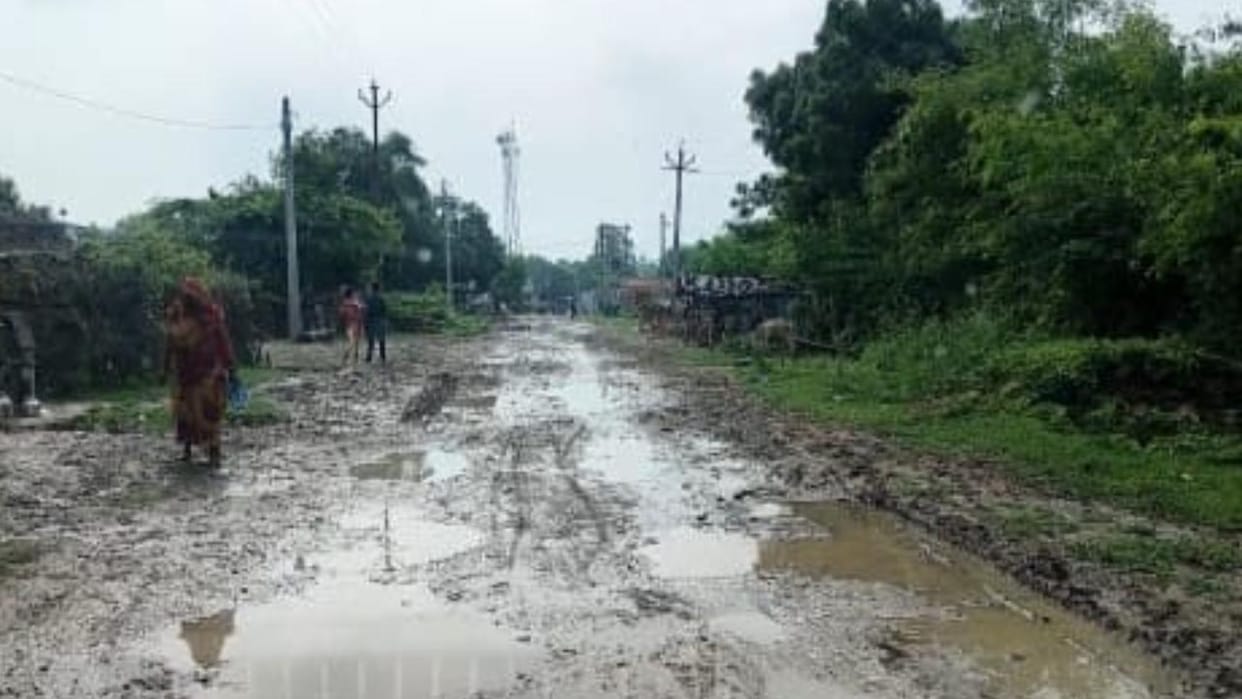 Lalitpur: Villagers could not get road even after fifty years